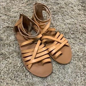 Sandals with zip on the back